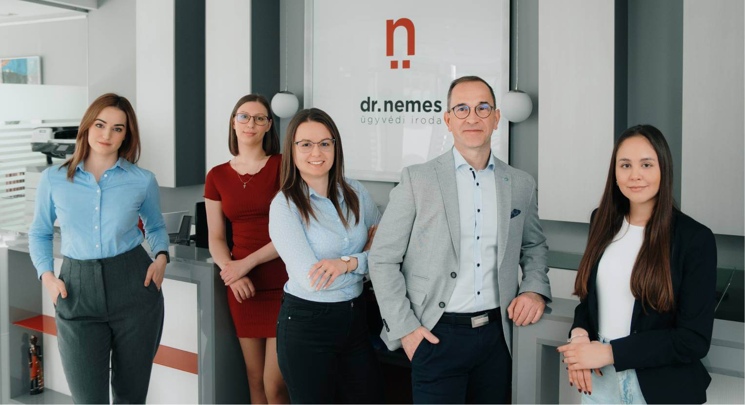 A Dr. Nemes Ügyvédi Iroda csapata